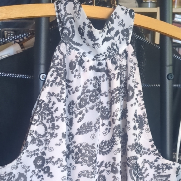 Rebecca Minkoff Tops - Rebecca Minkoff Black/White Paisley Sleeveless Top